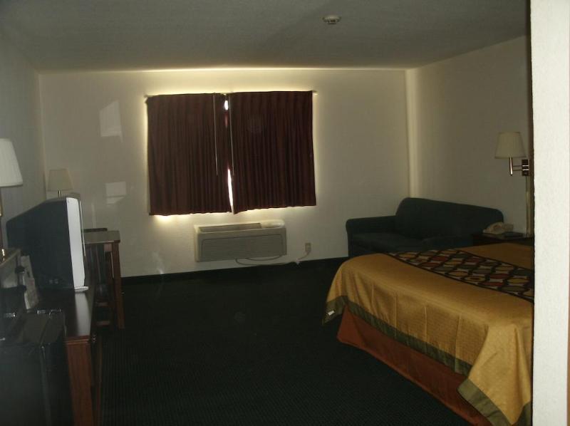 Super 8 By Wyndham Platte City Kansas City Area Eksteriør billede